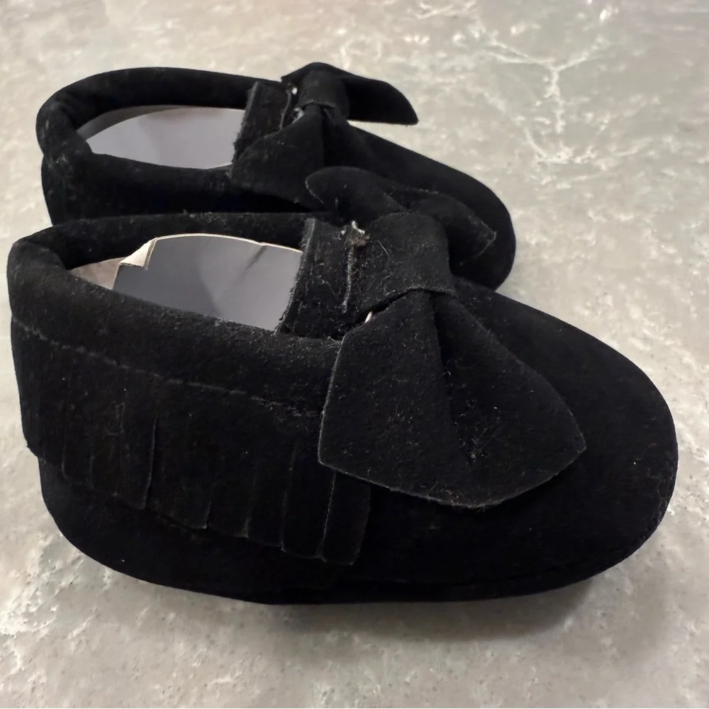 Romirus Black Velvet Fringe Bow Moccasins Size 2 NWOT
